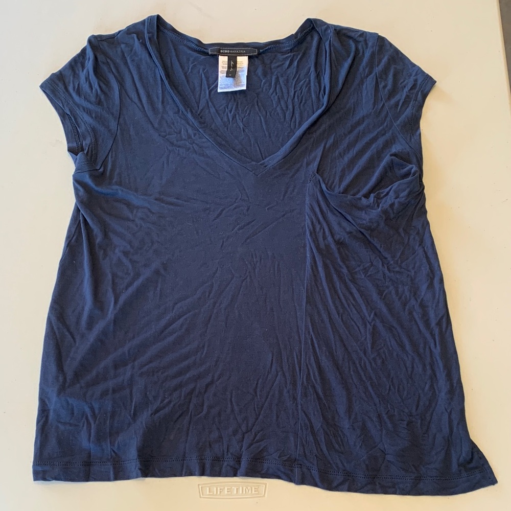 BCBGMaxAzria Navy Blue Short Sleeve V‑Neck Tee